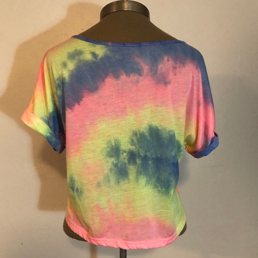 NWOT * HAPPY TIE DYE CROPPED SUPER SOFT T SHIRT - Picture 3 of 5